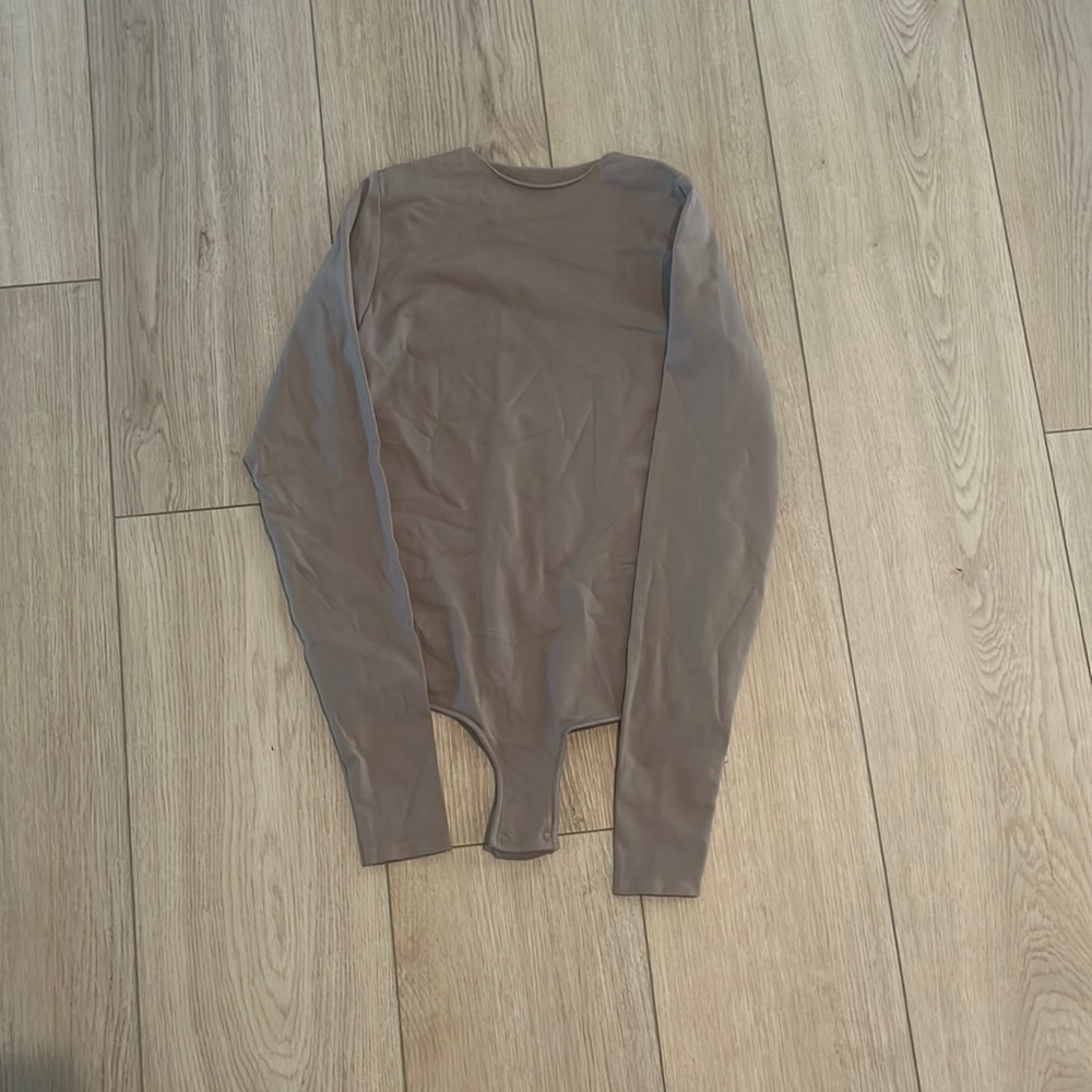 SKIMS Essential crew neck body suit, desert color